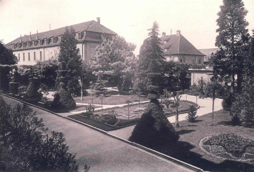 1935 - Parc à l'entrée