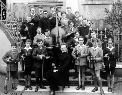 1935 - Élèves d'un groupe musical