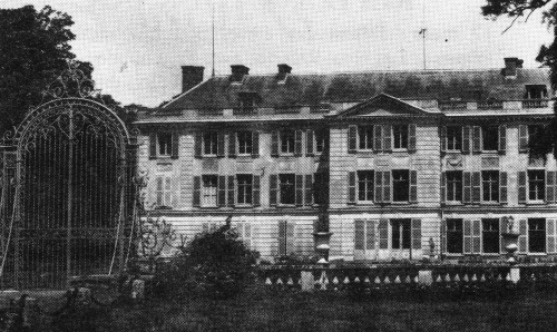 1939-1945 - Château de Combreux, près de Tournan-en-Brie, où se réfugient les Frères, le personnel et les élèves du Collège (Carte postale)