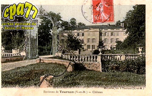 1939-1945 - Château de Combreux, près de Tournan-en-Brie, où se réfugient les Frères, le personnel et les élèves du Collège (Carte postale)