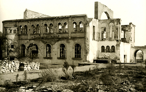1945 - Ruines de la chapelle de l'Institut Saint-Materne à Ehl après un bombardement